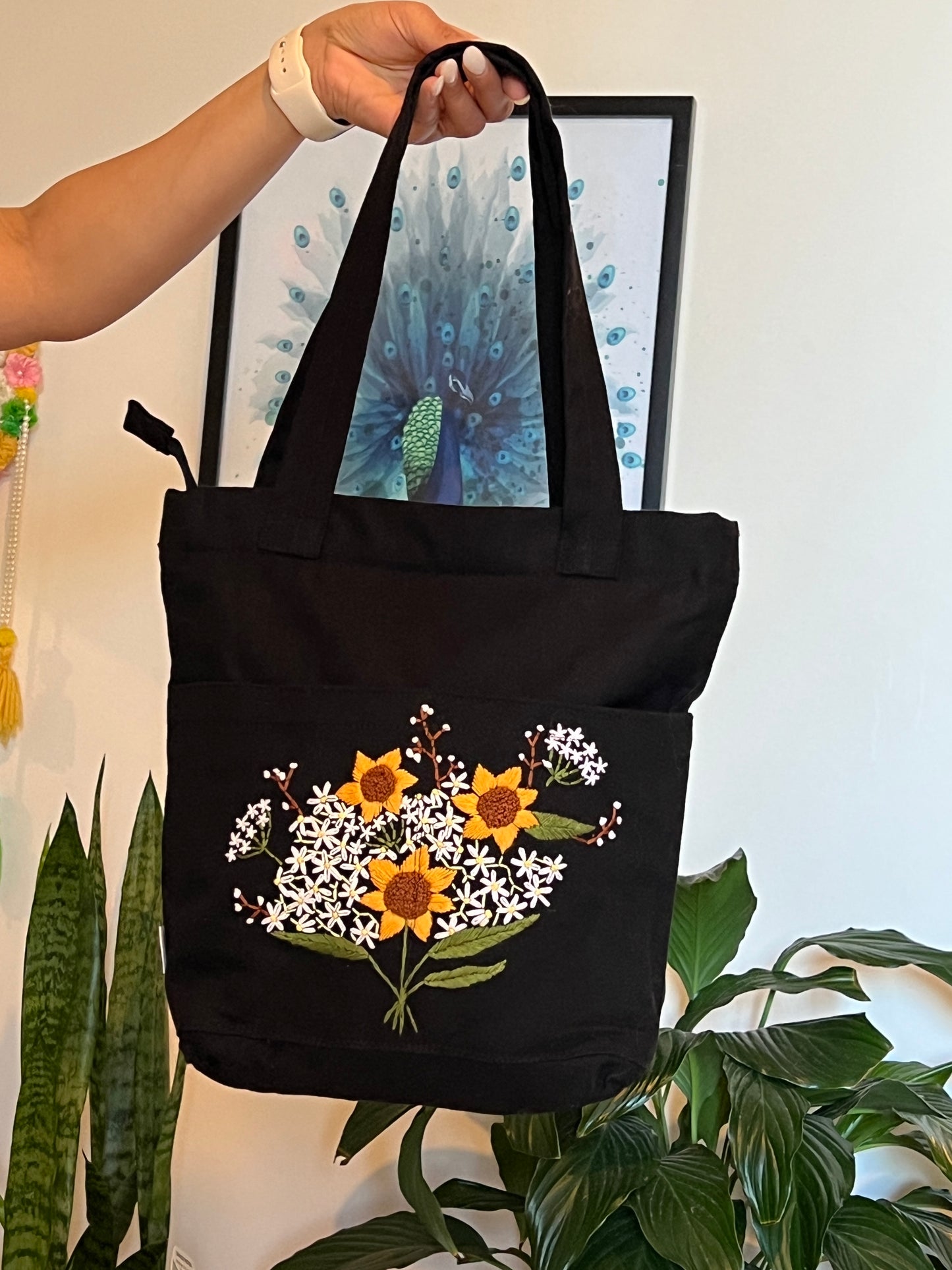 Embroidery tote bag with sunflower print